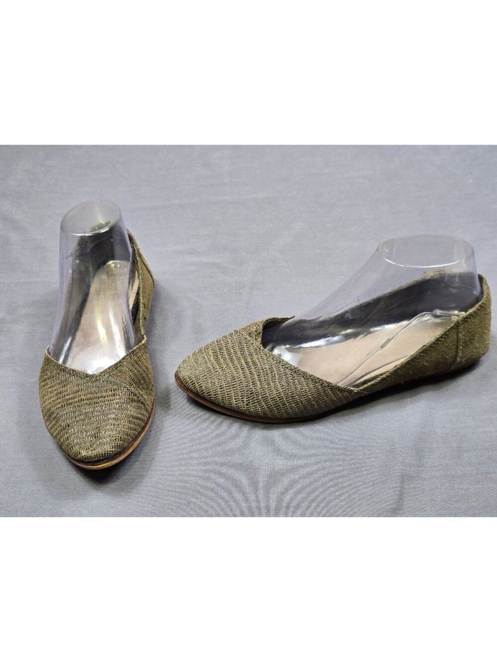 Toms Olive Green Textured Slip-On Flats W 7.5